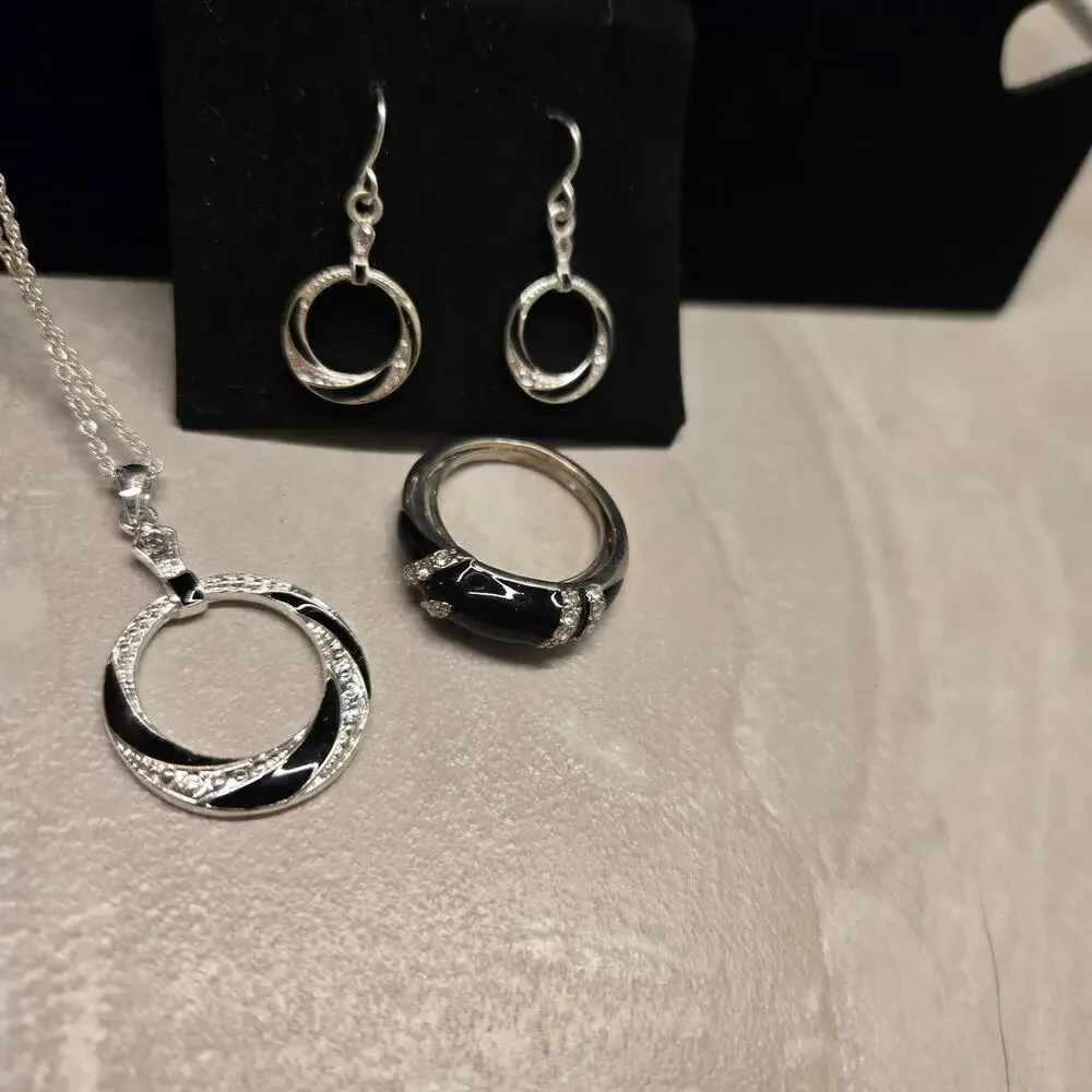 Avon 3 pc set Necklace Earrings Ring Black Silver Tone Classic Style NEW - Picture 4 of 10